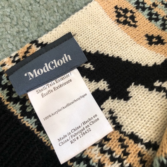 ModCloth Dino knit blanket - Picture 3 of 4